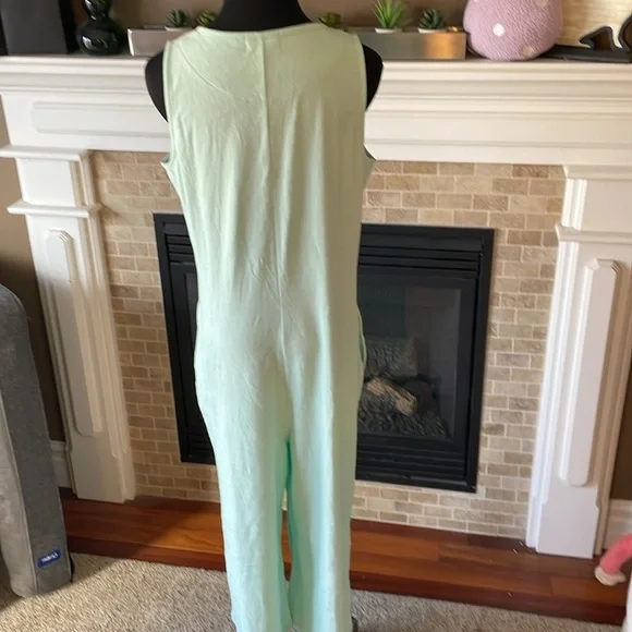preloved Mint Green Sleeveless Jumpsuit size S - made in Canada - Picture 4 of 11